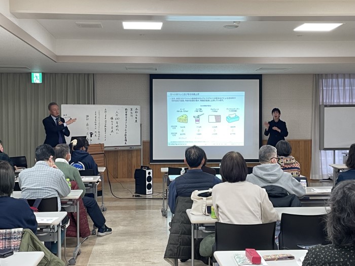資産運用セミナーで近年物価が上昇している具体的な例を紹介する写真